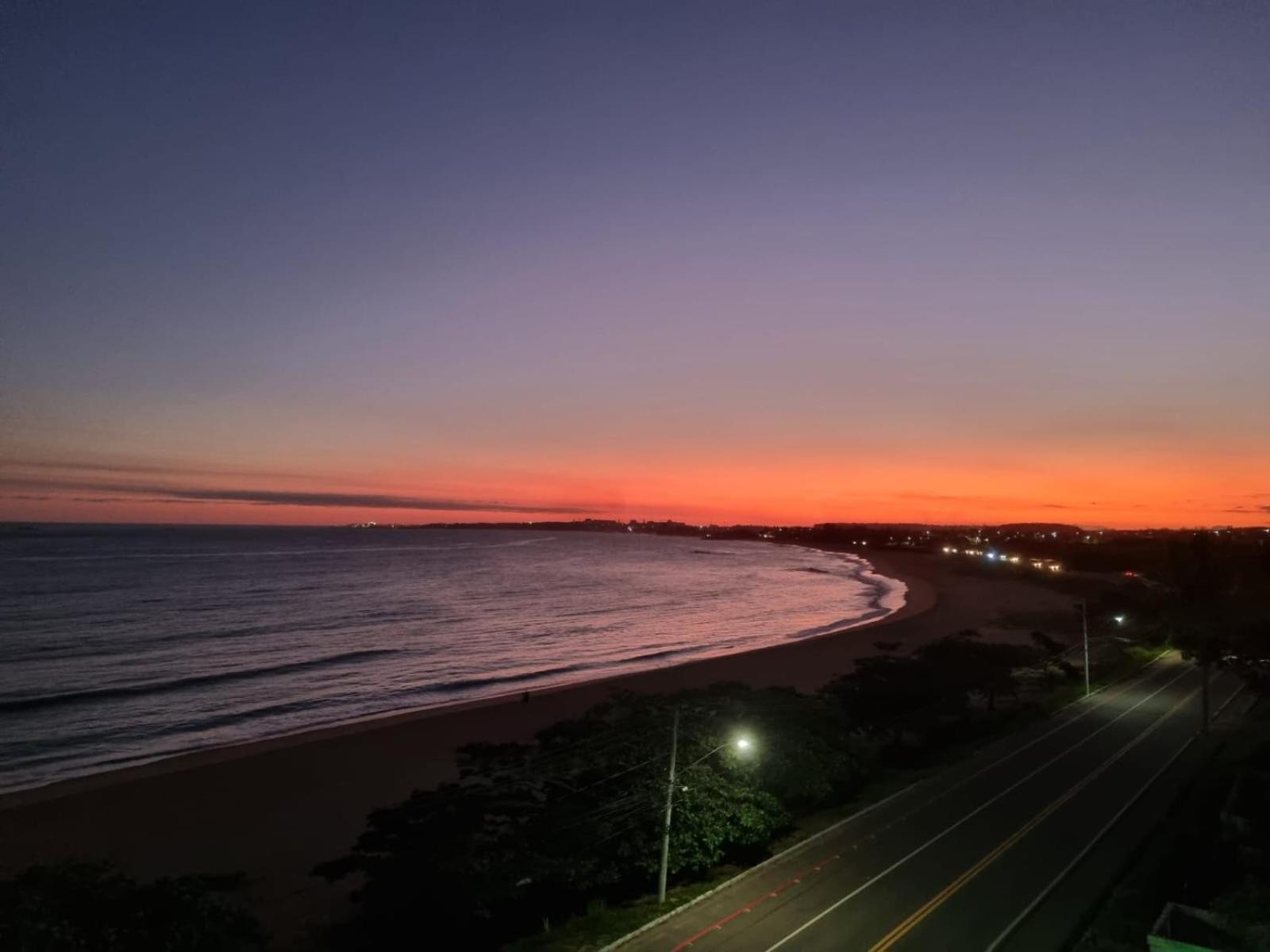 Ipe Amarelo - Frente Ao Mar Na Praia De Meaipe, Guarapari Dış mekan fotoğraf